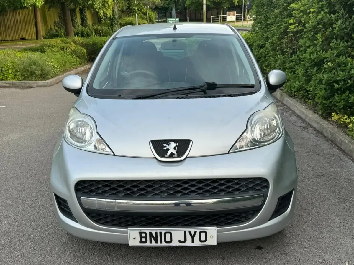 Begagnad Peugeot 107 68 HK (50 kW) 2010 Silver Halvkombi