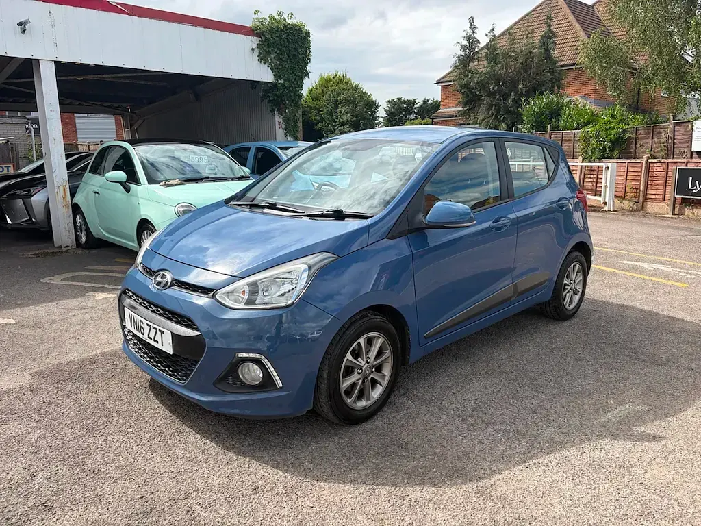 Used Hyundai i10 Premium 87 HP (63 kW) 2016 Blue Hatchback