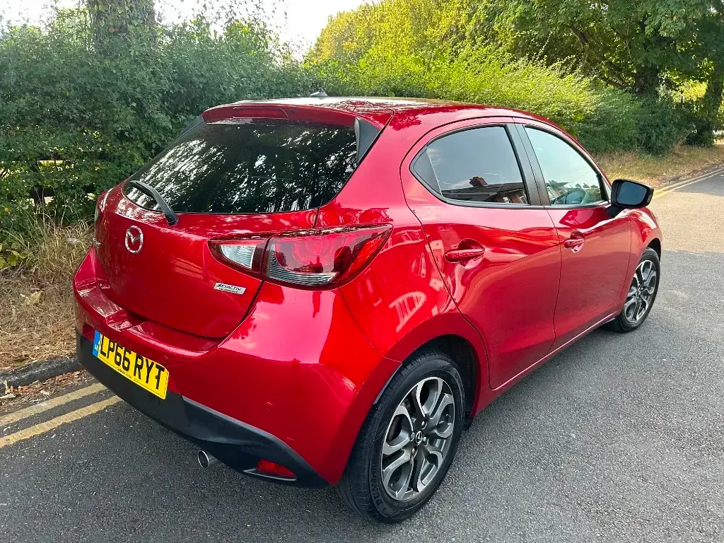 Used Mazda 2 Inclusive 105 HP (77 kW) 2016 Red Hatchback