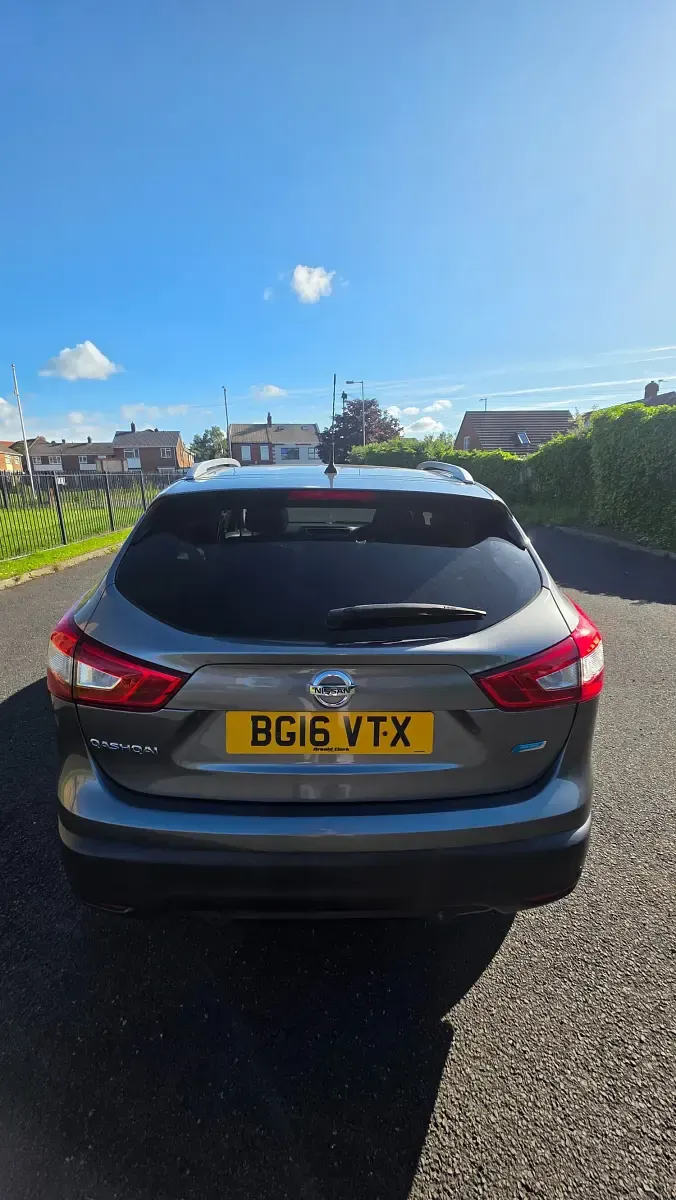 Used Nissan Qashqai N-Connecta 110 HP (80 kW) 2016 Grey SUV