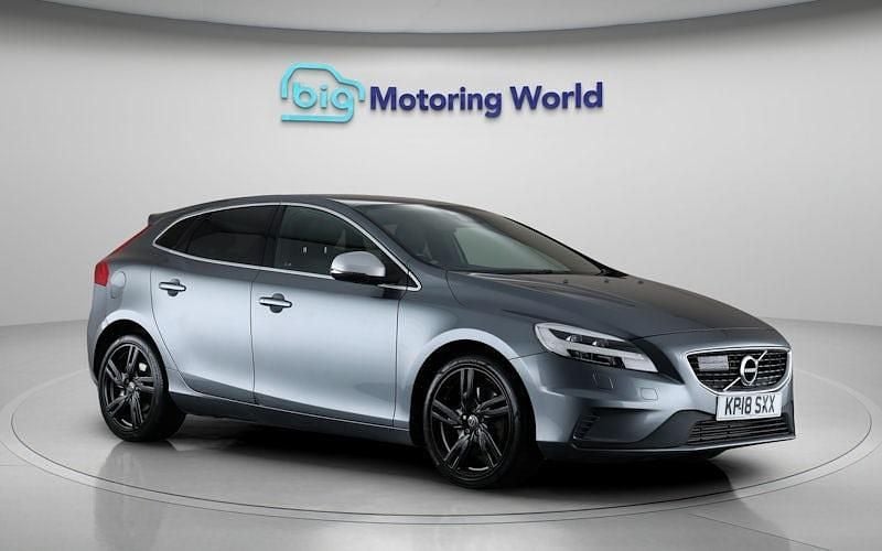 Used 2018 Volvo V40 R-Design Pro Estate | £10,000 (Fair price) - Image 1/4