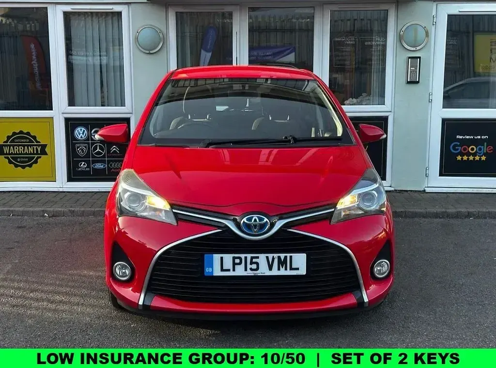 Used Toyota Yaris 101 HP (74 kW) 2015 Red Hatchback