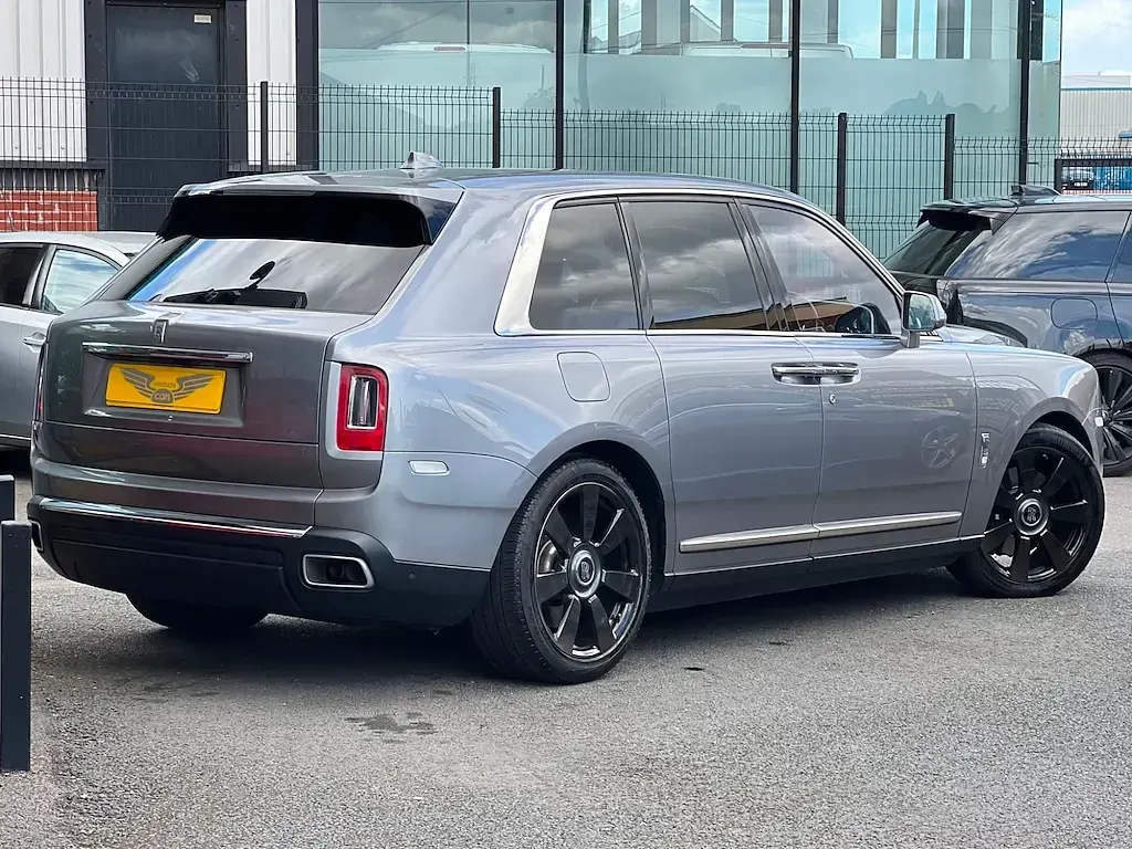 Used Rolls Royce Cullinan 563 HP (414 kW) 2020 Jubilee silver SUV
