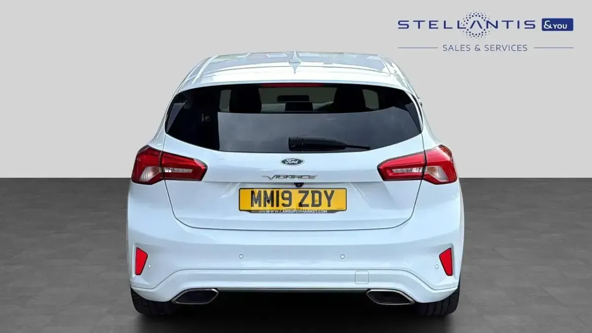 Used Ford Focus Vignale 123 HP (90 kW) 2019 White Hatchback