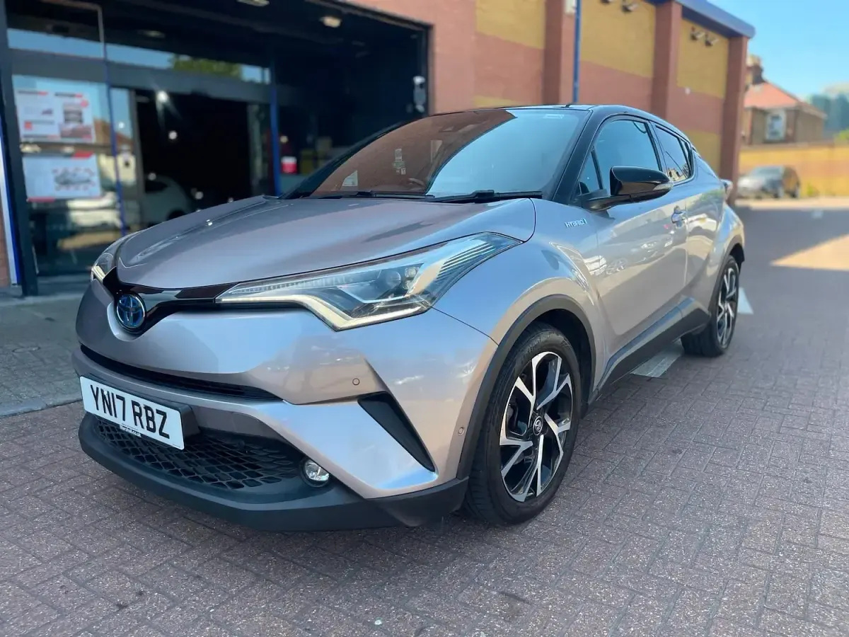 Used Toyota C-HR 122 HP (89 kW) 2017 Silver SUV