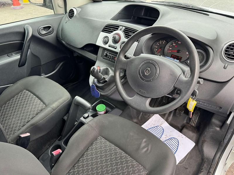 Used Renault Kangoo 75 HP (55 kW) 2013 White MPV