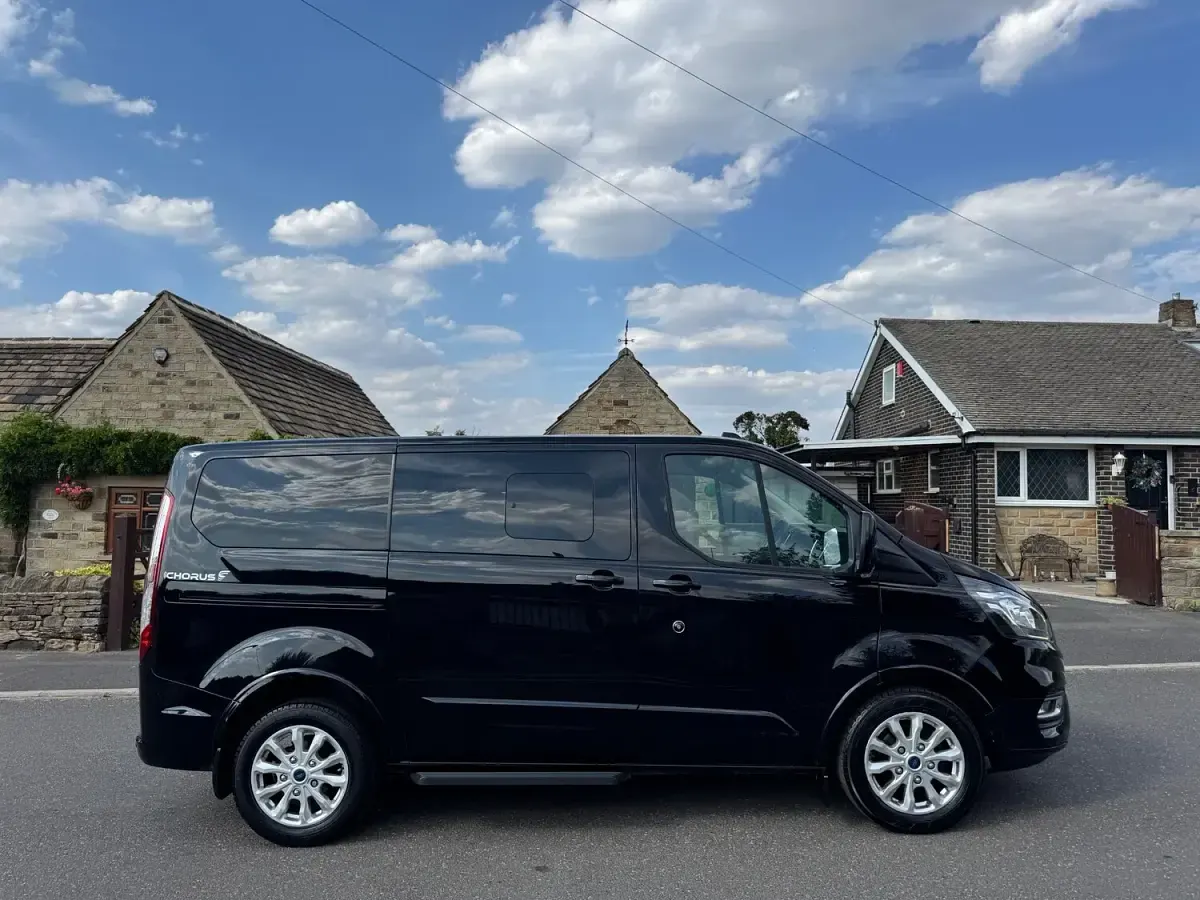 Used Ford T Titanium 2022 Black MPV