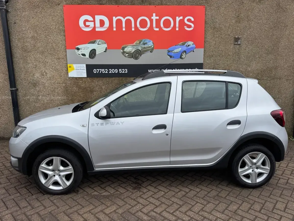 Used Dacia Sandero Lauréate 2015 Silver Hatchback