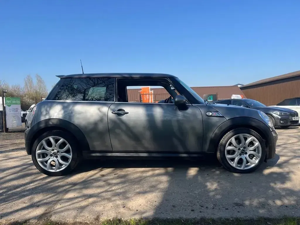 Begagnad Mini Cooper S Hatch 175 HK (128 kW) 2009 Silver Halvkombi