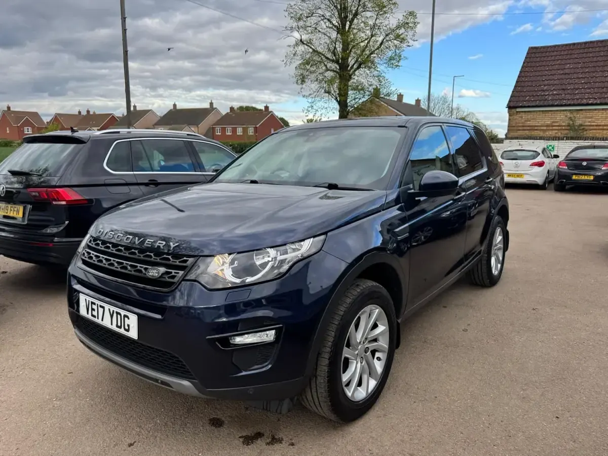 Used Land Rover Discovery 5 SE 2017 Blue SUV