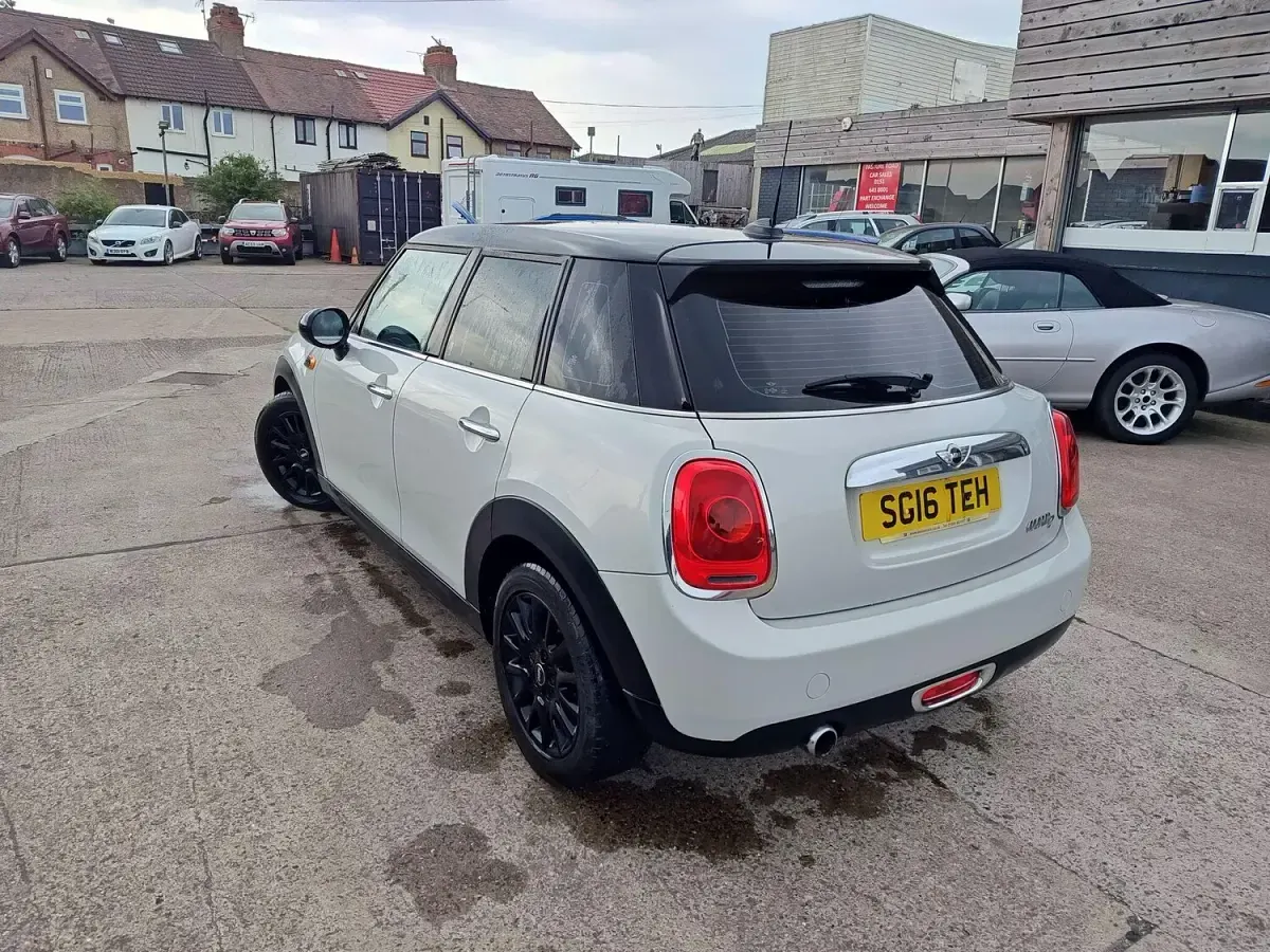 Used Mini Cooper D Hatch 116 HP (85 kW) 2016 Silver Hatchback