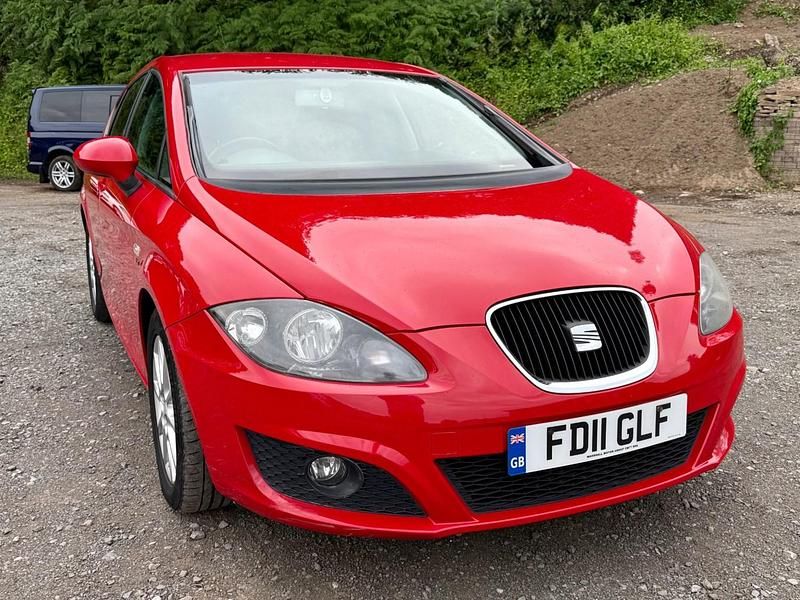 Used Seat Leon SE 140 HP (102 kW) 2011 Red Hatchback