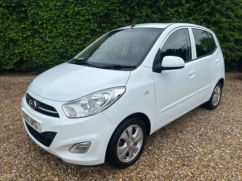 Used Hyundai i10 Style 85 HP (62 kW) 2012 White Hatchback