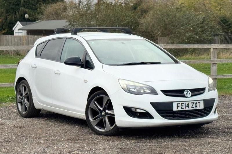 Used Vauxhall Astra SRi 140 HP (102 kW) 2014 White Hatchback