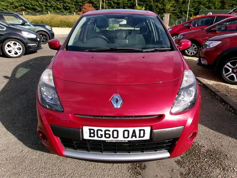 Used Renault Clio II Initiale 88 HP (64 kW) 2011 Red Hatchback