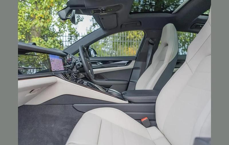 Used Porsche Panamera 464 HP (341 kW) 2025 Green Hatchback