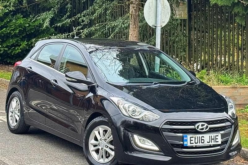 Used Hyundai i30 SE 110 HP (80 kW) 2016 Black Hatchback