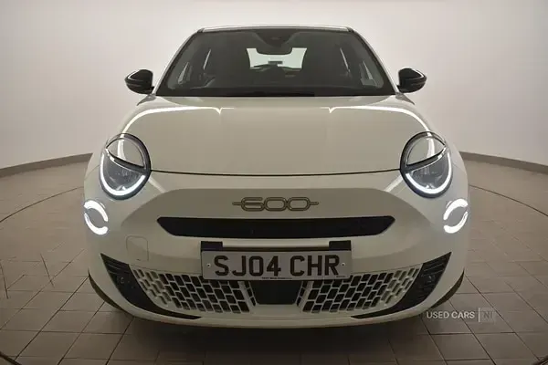 Used Fiat 600 100 HP (73 kW) 2025 White SUV