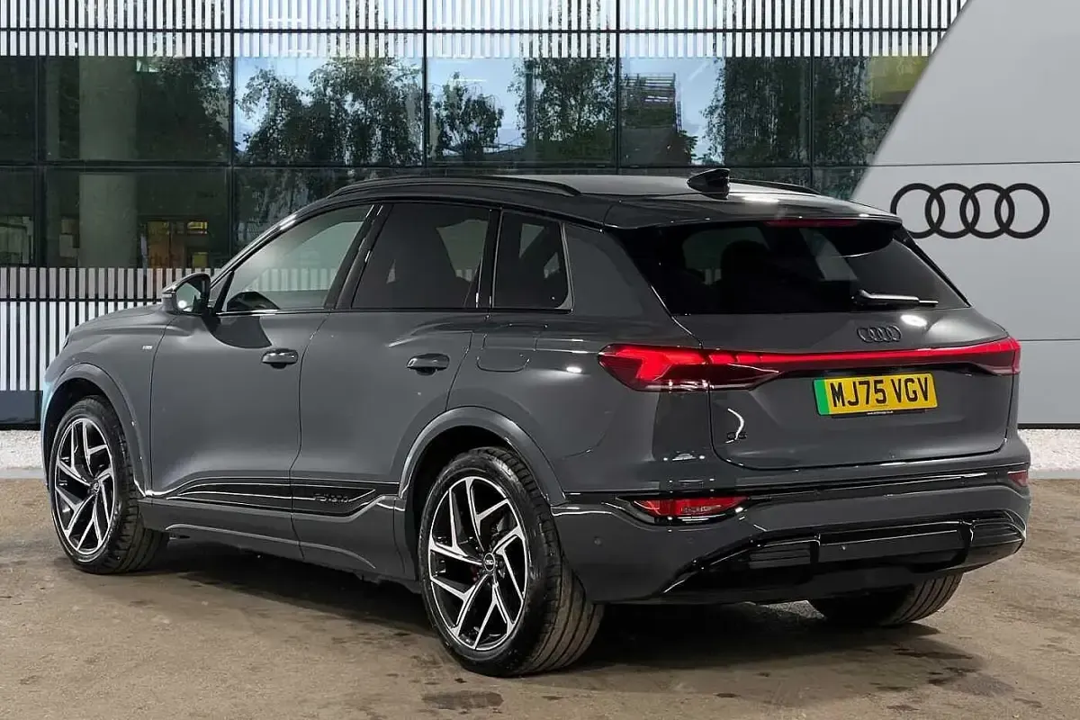 Used Audi e-tron Performance 225 kW (306 HP) 2025 Grey SUV