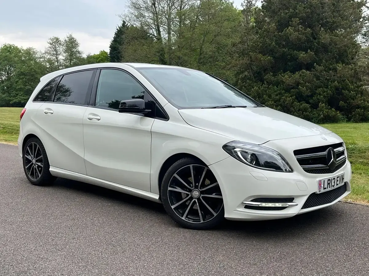 Used Mercedes B180 2013 White Hatchback