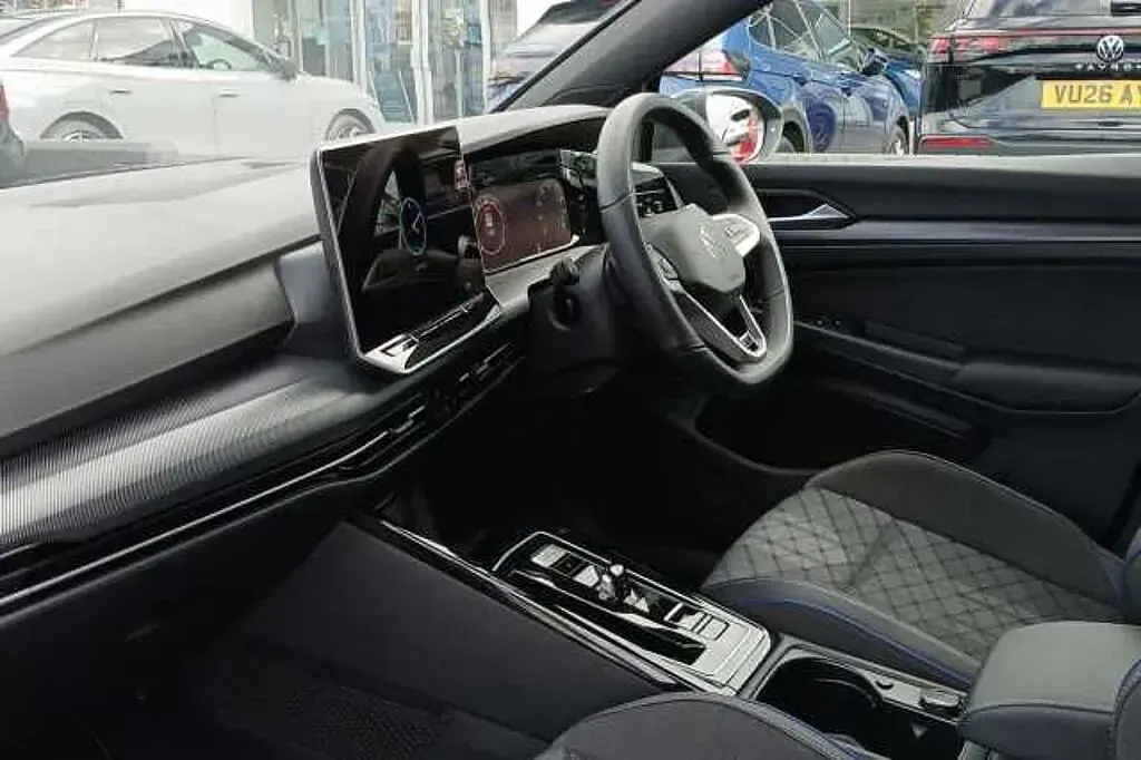 Second-hand VW Golf VIII 150 CP (110 kW) 2025