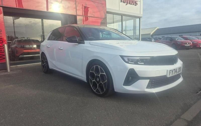 Used Vauxhall Astra Ultimate 131 HP (96 kW) 2024 White Hatchback