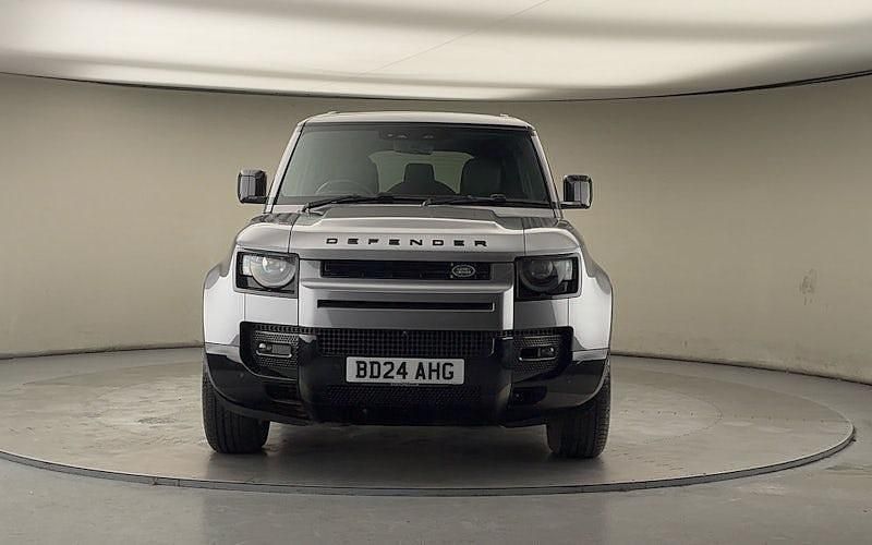 Used Land Rover Defender HSE Dynamic 300 HP (220 kW) 2024 Eiger grey SUV
