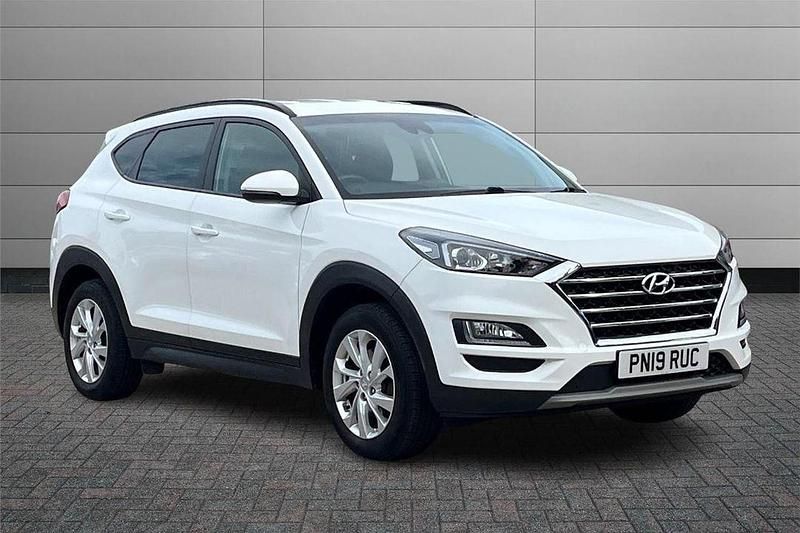 White Used 2019 Hyundai Tucson SE SUV | £10,490 (Fair price) - Image 1/2