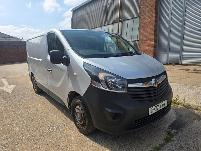 Silver Used 2017 Vauxhall Vivaro MPV | £5,495 (Good price) - Image 1/4