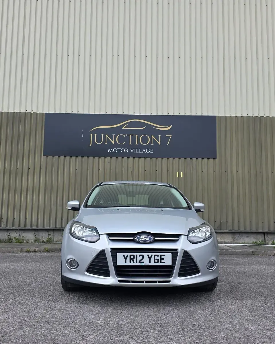 Used Ford Focus Zetec 115 HP (84 kW) 2012 Silver Hatchback