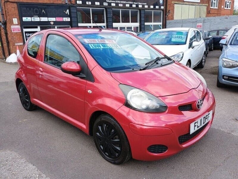 Red Used 2011 Toyota Aygo Hatchback | £3,295 (Fair price) - Image 1/4