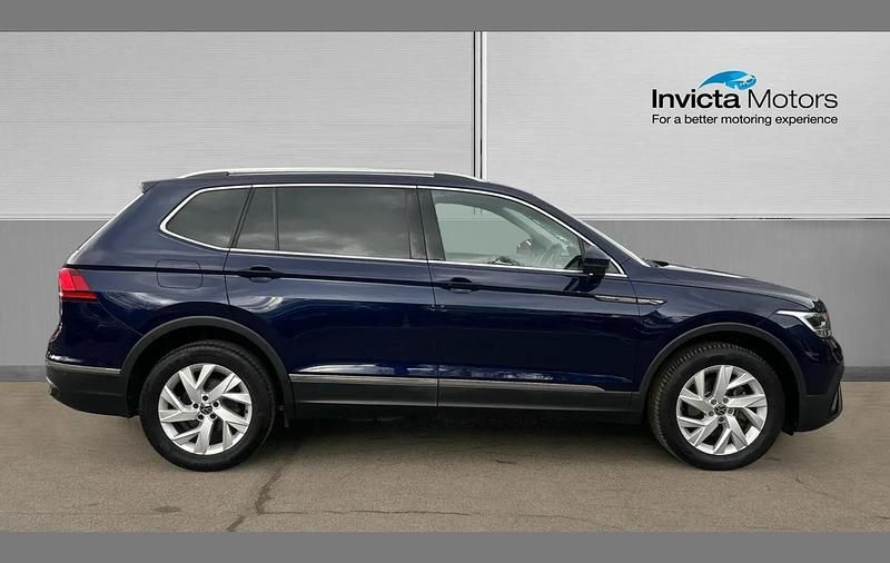 Usado VW Tiguan Allspace Life 150 HP (110 kW) 2023 Azul SUV