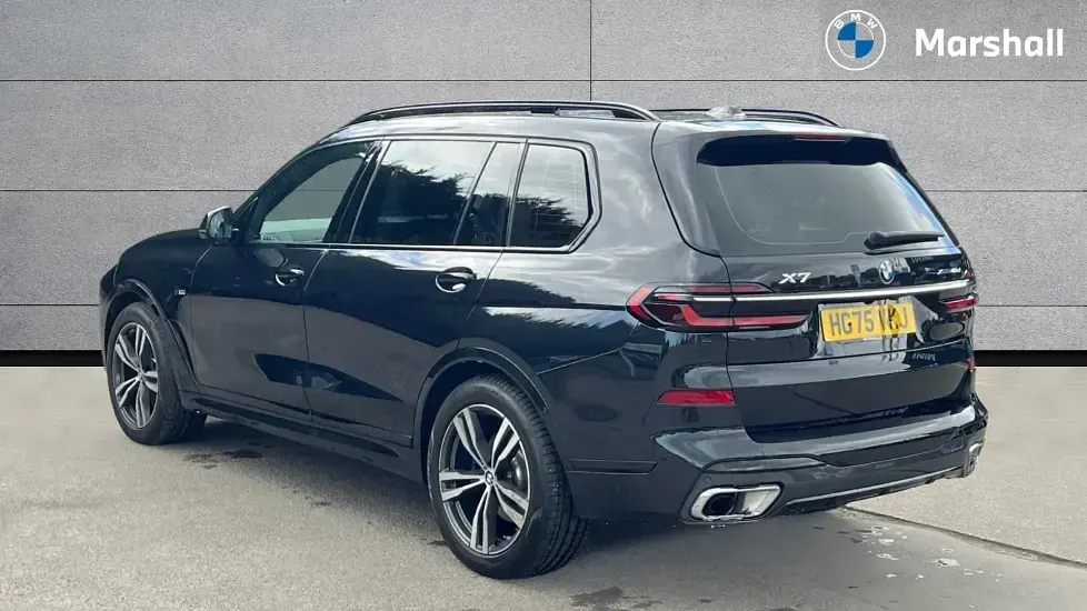 New BMW X7 M Sport 352 HP (258 kW) 2026 Black sapphire SUV