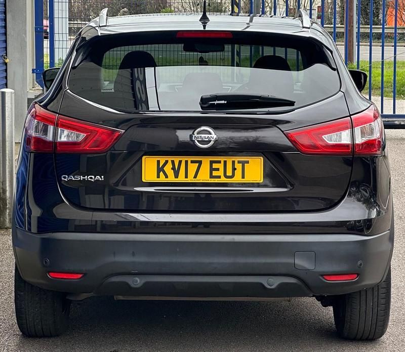 Used Nissan Qashqai N-Connecta 130 HP (95 kW) 2017 Black SUV