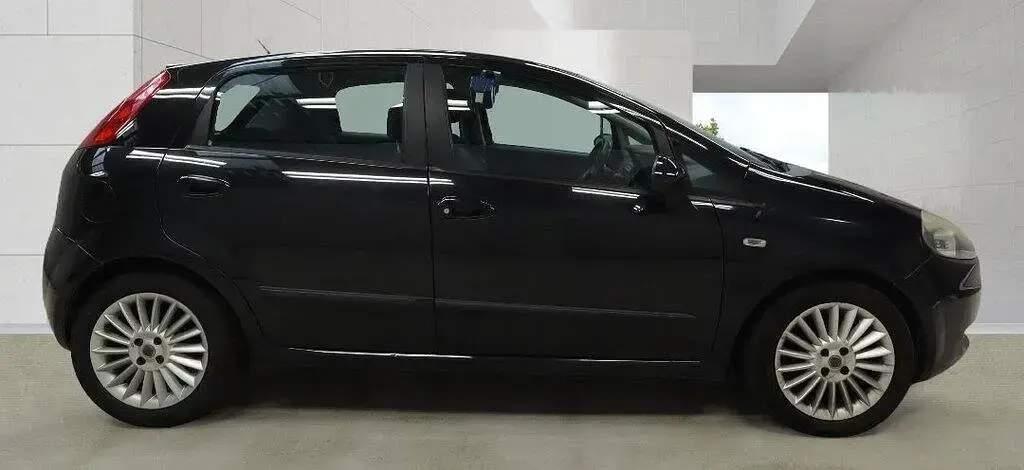 Used Fiat Grande Punto 75 HP (55 kW) 2009 Black Hatchback