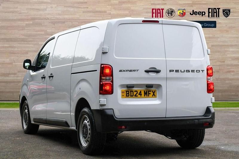 Begagnad Peugeot Expert 145 HK (106 kW) 2024 Vit Van