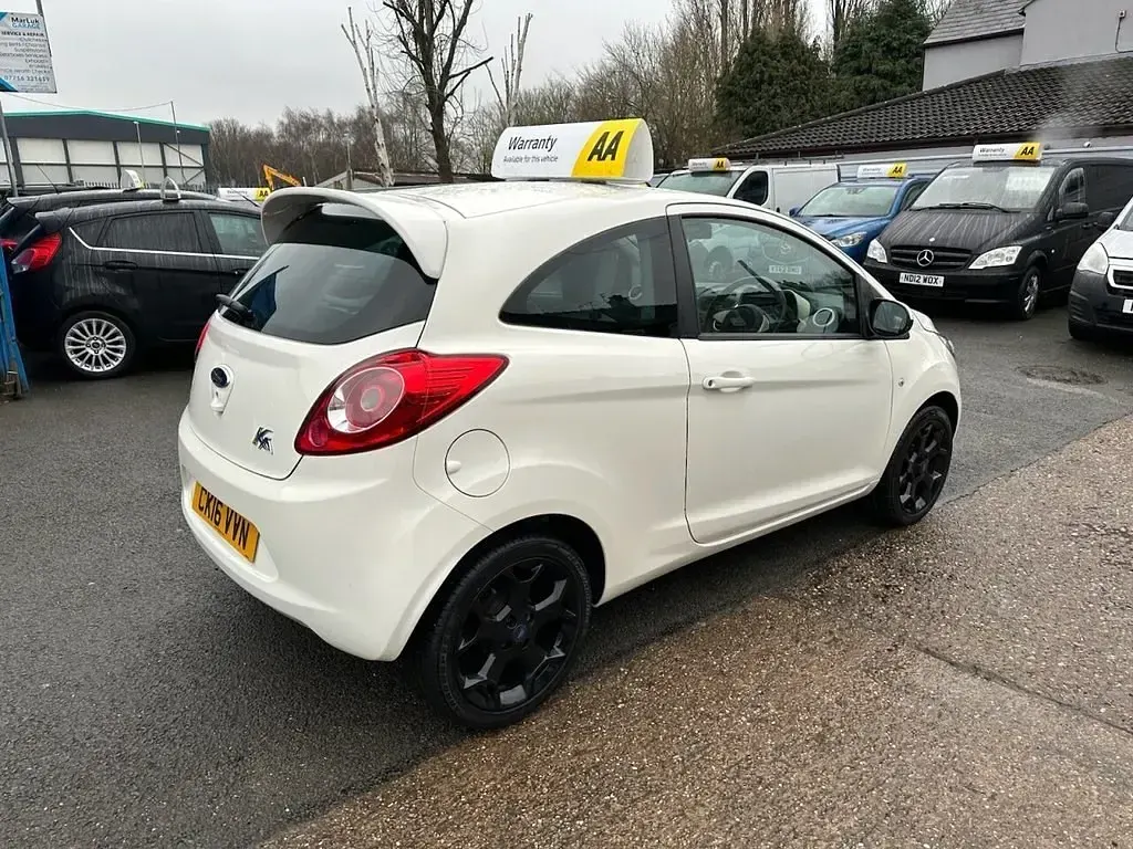 Begagnad Ford Ka Zetec 69 HK (50 kW) 2016 Vit Halvkombi
