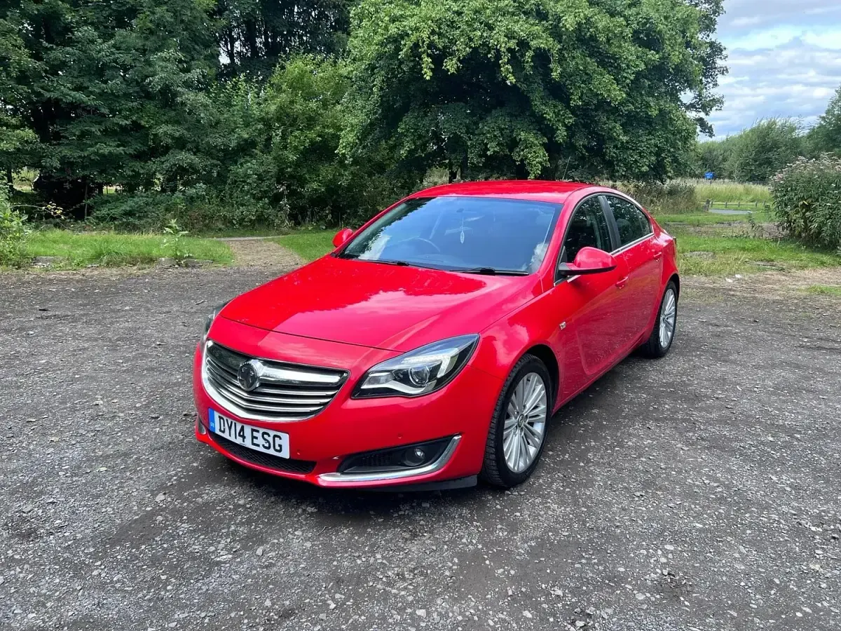 Used Vauxhall Insignia Design Edition 163 HP (119 kW) 2014 Red Hatchback