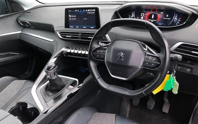 Used Peugeot 5008 Allure 131 HP (96 kW) 2019 Green SUV