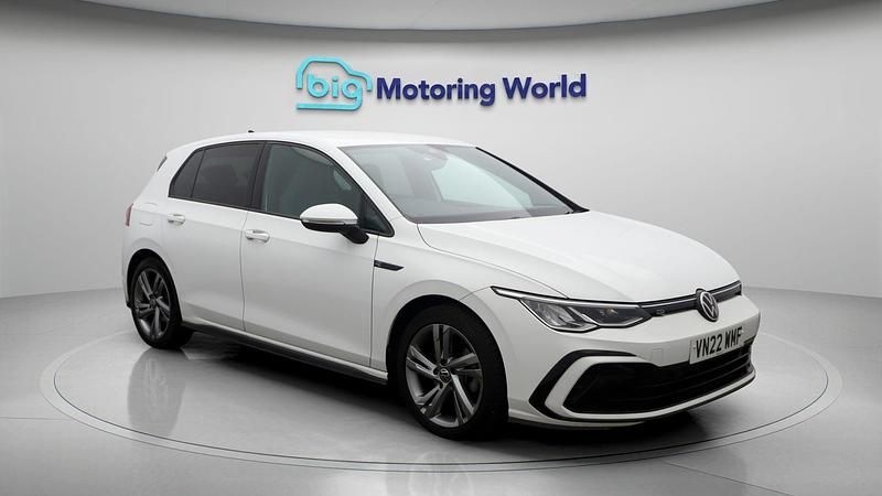 Used 2022 VW Golf VIII R-line | £18,200 (Fair price) - Image 1/4