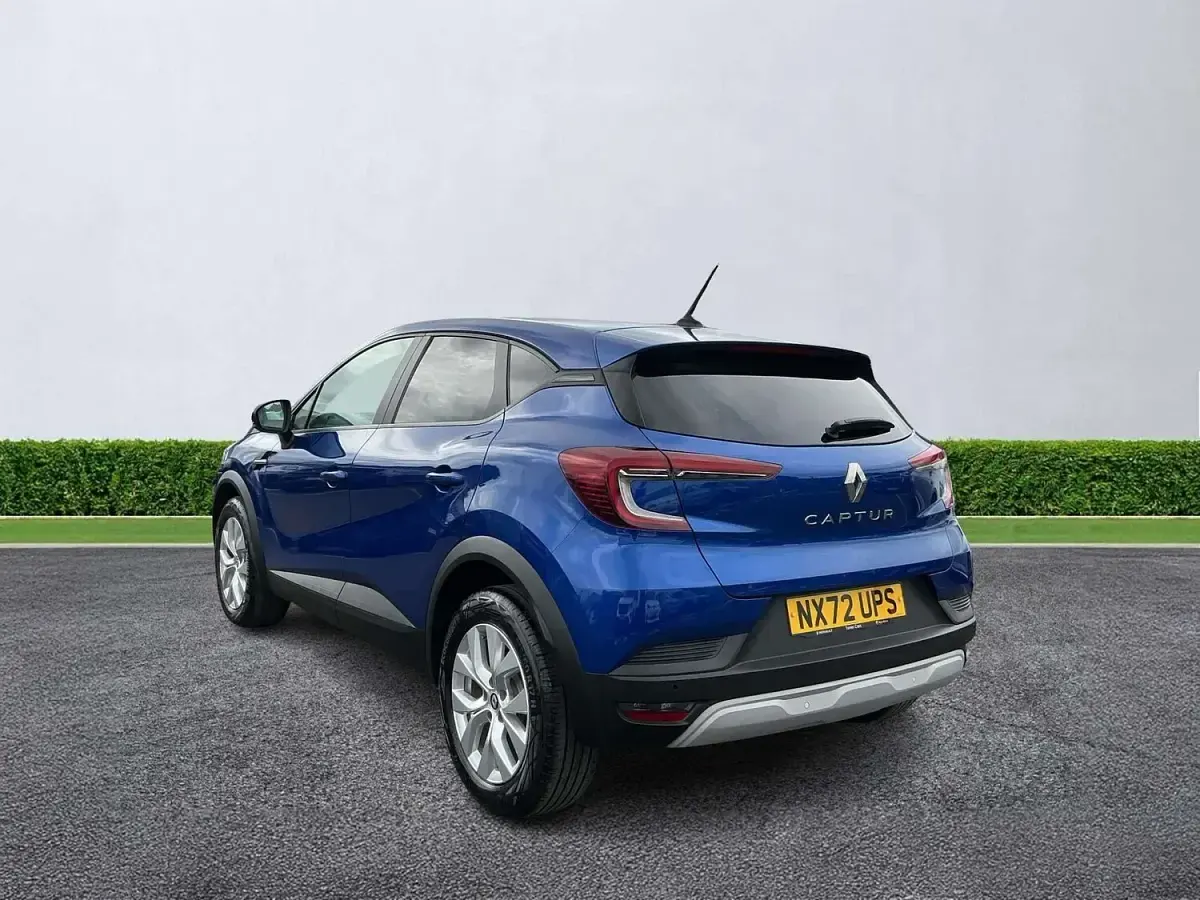 Used Renault Captur Iconic 91 HP (66 kW) 2022 Blue SUV