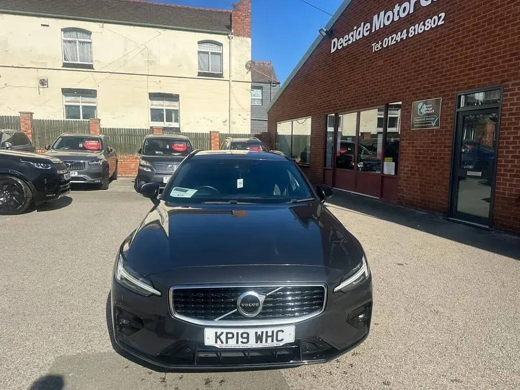 Usado Volvo V60 R-Design 150 HP (110 kW) 2019 Cinzento Carrinha