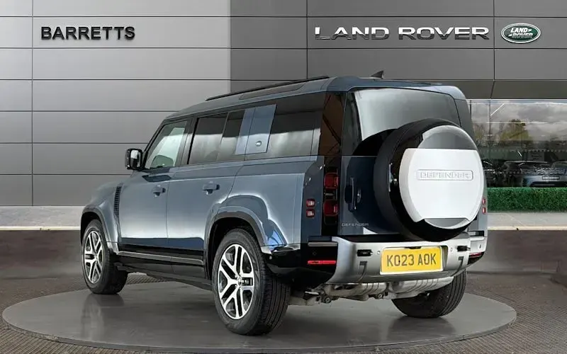 Used Land Rover Defender Dynamic 300 HP (220 kW) 2023 Blue SUV