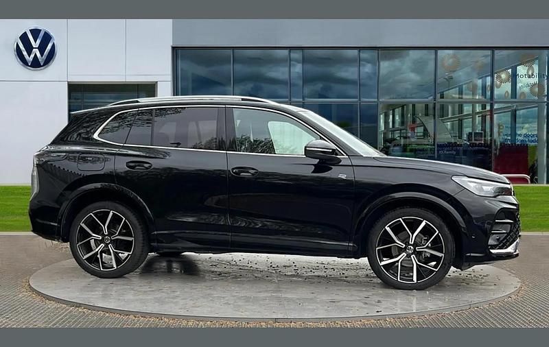 Used VW Tiguan R-line 147 HP (108 kW) 2025 Black SUV