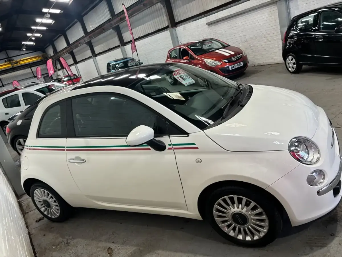 Gebraucht Fiat 500 Lounge 69 PS (50 kW) 2013 Weiß Kleinwagen