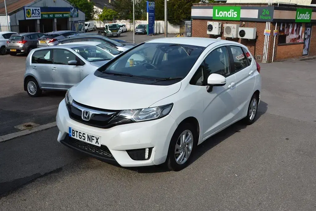 Used Honda Jazz SE 2015 White Hatchback
