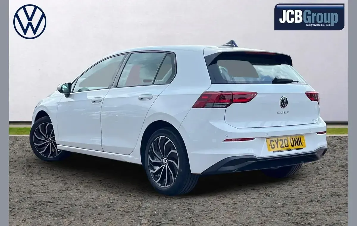 Used VW Golf VIII Life 147 HP (108 kW) 2020 White Hatchback