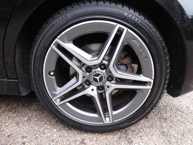 Begagnad Mercedes A200 Executive 2018 Svart Halvkombi