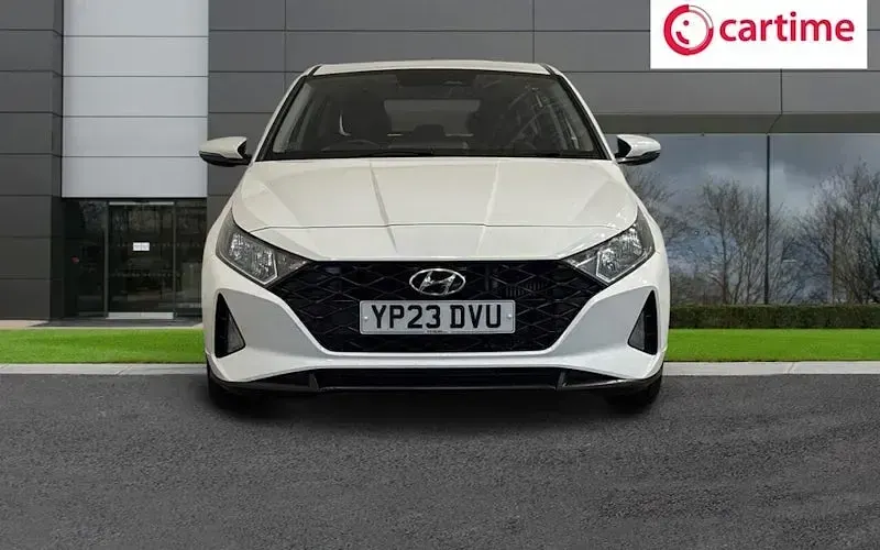 Used Hyundai i20 SE 101 HP (74 kW) 2023 White Hatchback