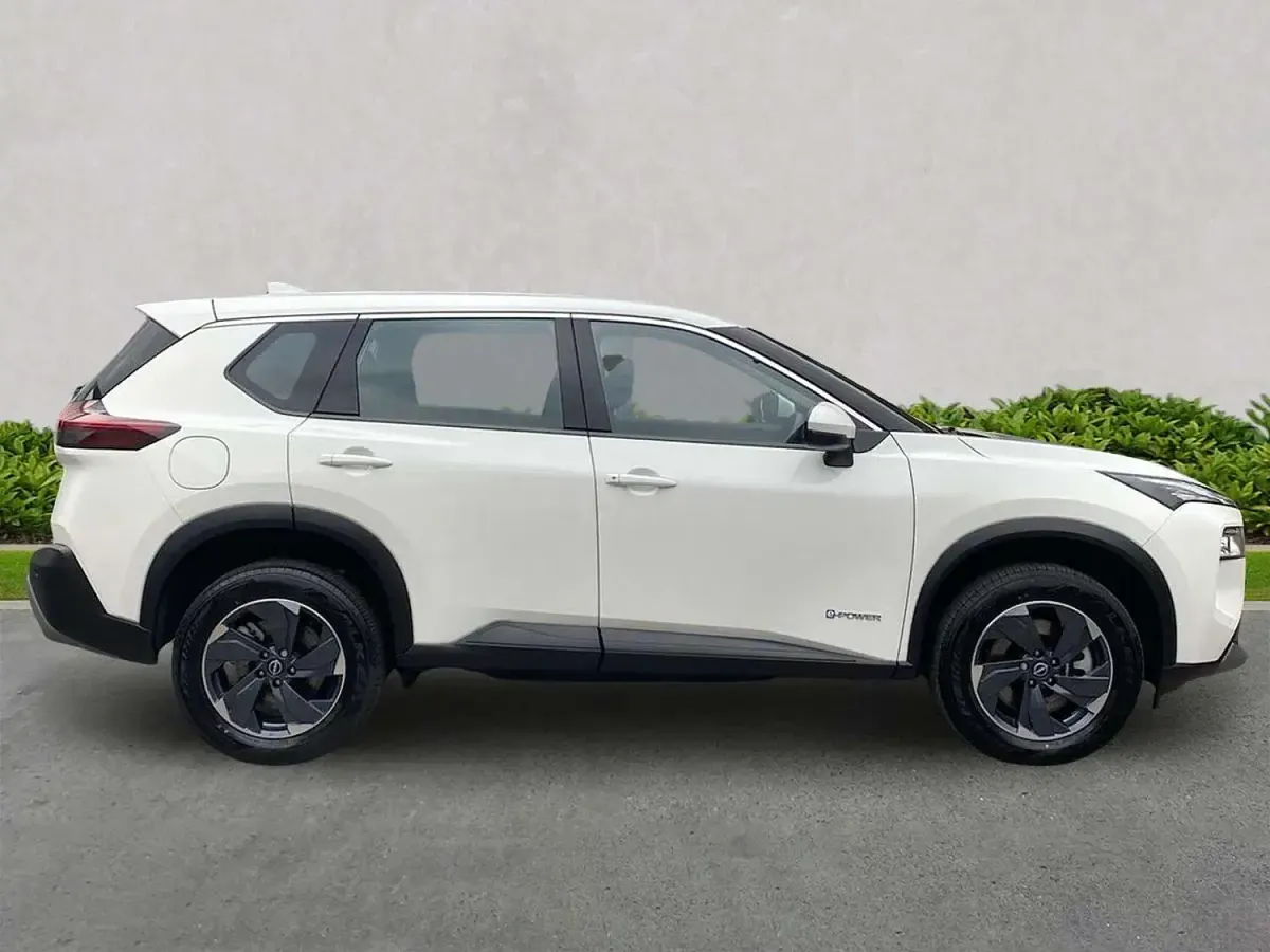 New Nissan X-Trail Acenta Premium 204 HP (150 kW) 2026 White SUV